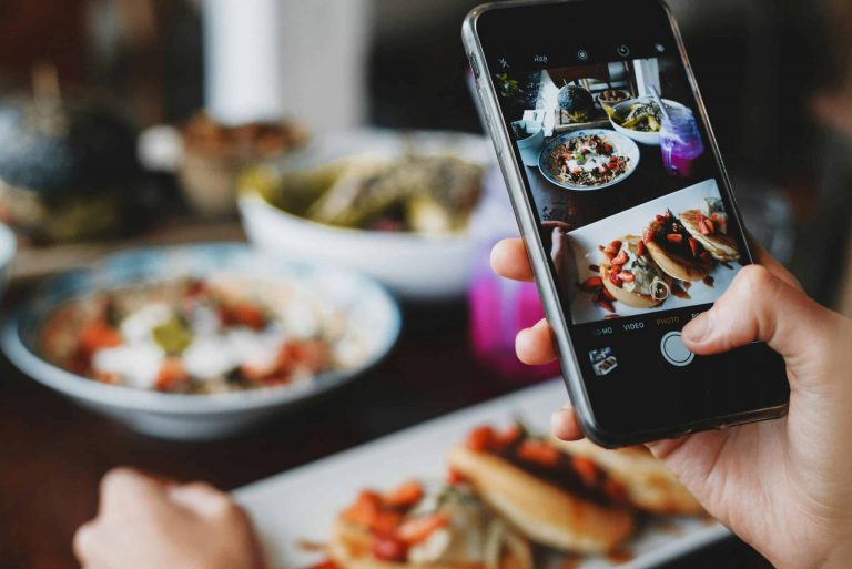 Die „Lo-Fi“-Ästhetik: Warum unperfekte Food-Fotos oft besser performen